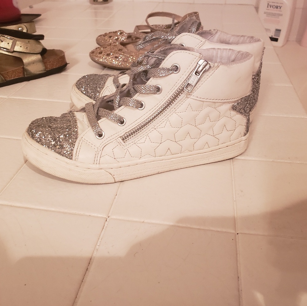 Big Kid Girl casual shoes (Make Me an Offer)